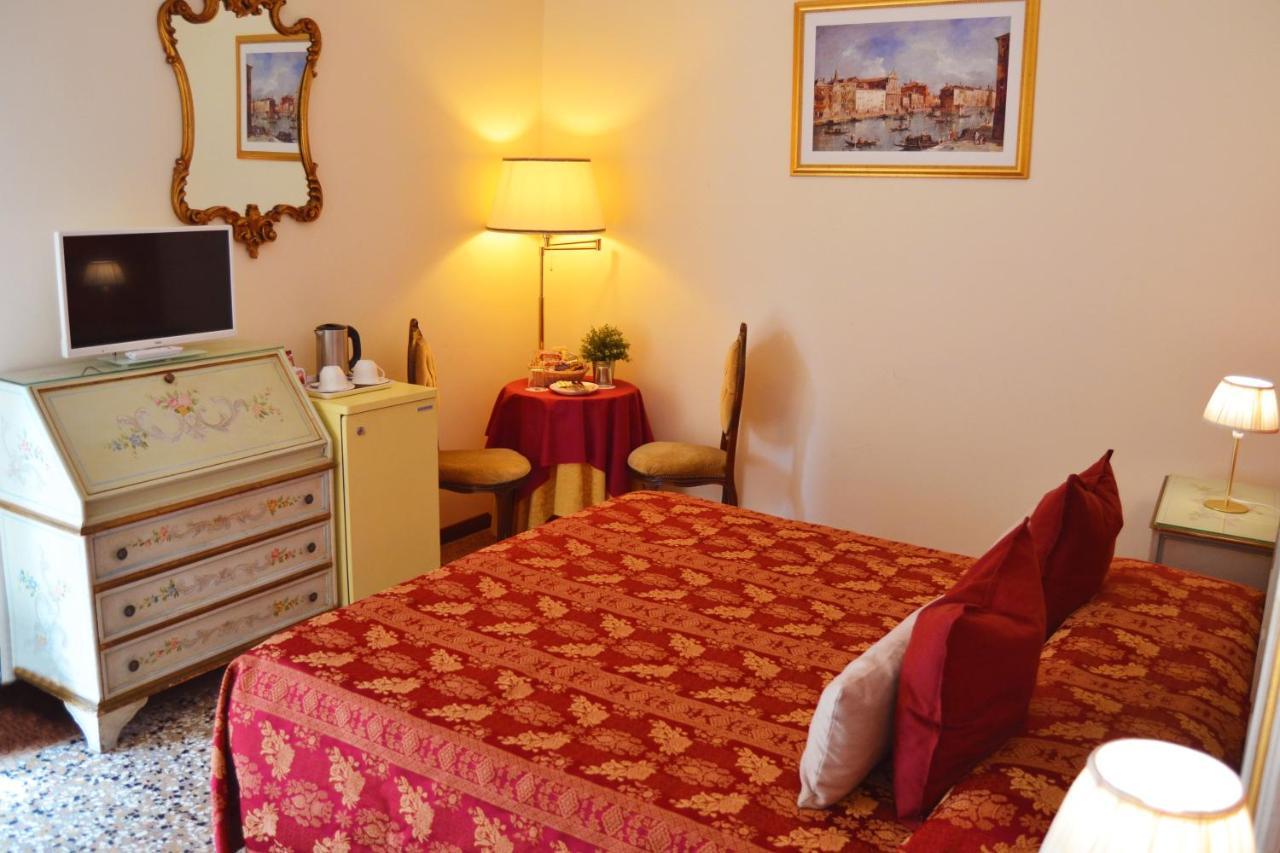 Venice Lion Residence - Vespucci Mestre Esterno foto A room at the hotel