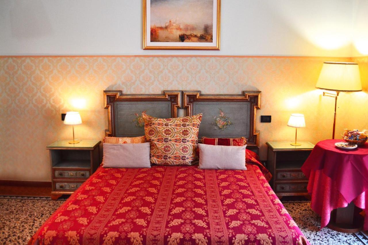 Venice Lion Residence - Vespucci Mestre Esterno foto A guest room at the Hotel