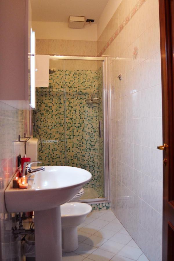 Venice Lion Residence - Vespucci Mestre Esterno foto A shower cubicle