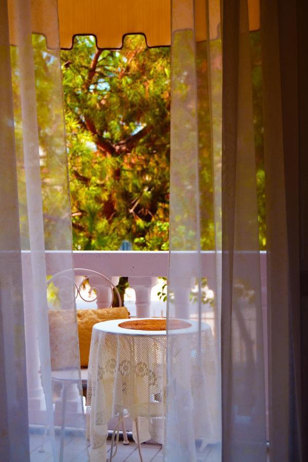 Venice Lion Residence - Vespucci Mestre Esterno foto A view of the garden from the hotel