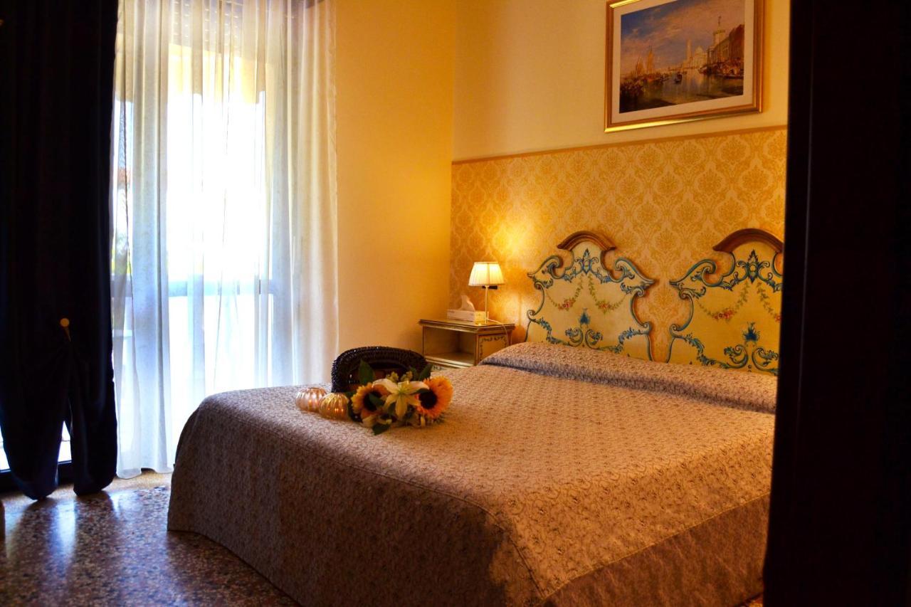 Venice Lion Residence - Vespucci Mestre Esterno foto A room at the hotel