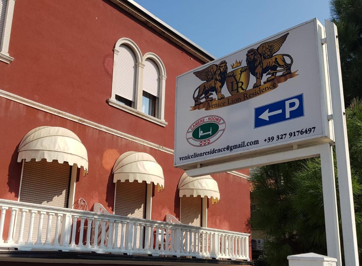 Venice Lion Residence - Vespucci Mestre Esterno foto The headquarters of the club in the town of San Marino