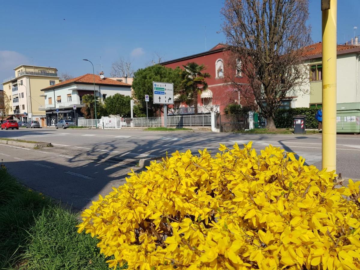 Venice Lion Residence - Vespucci Mestre Esterno foto The town of San Vittore Olona