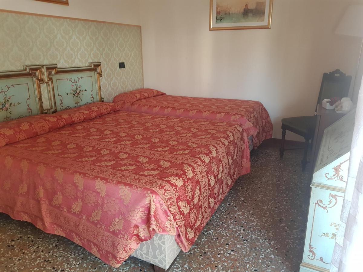 Venice Lion Residence - Vespucci Mestre Esterno foto A room at the hotel