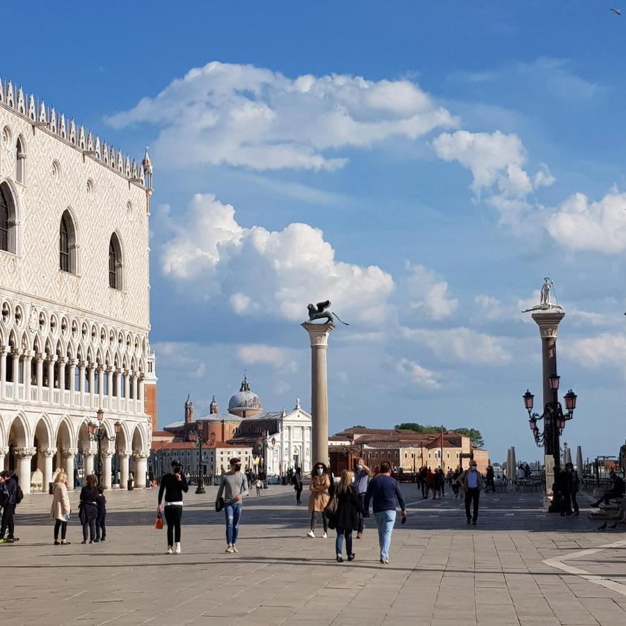 Venice Lion Residence - Vespucci Mestre Esterno foto The column of the Lion of Saint Mark