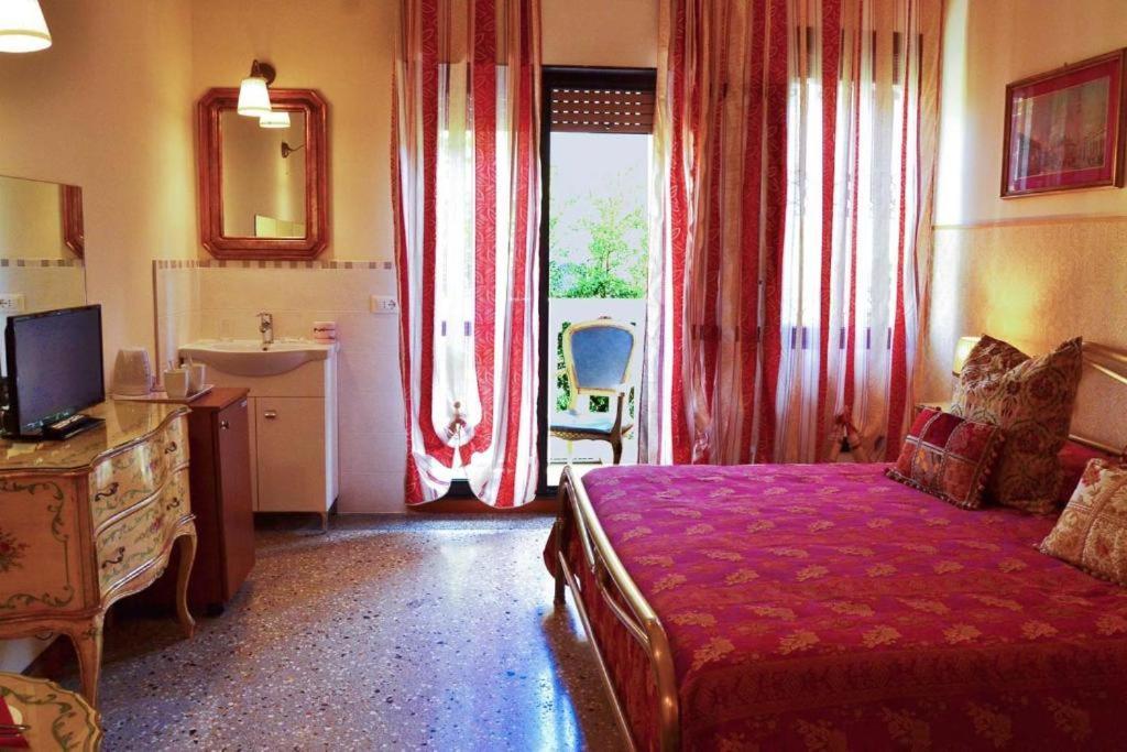 Venice Lion Residence - Vespucci Mestre Esterno foto A room at the hotel
