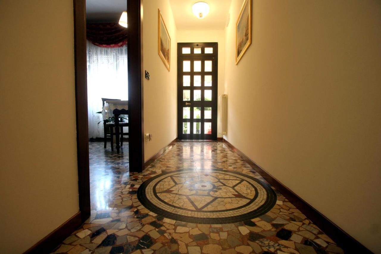 Venice Lion Residence - Vespucci Mestre Esterno foto The entrance to the synagogue